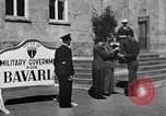 Immagine di Tedeschi a Monaco durante l'occupazione Monaco Germania, 1946, secondo 36 filmato di repertorio 65675070624