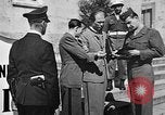 Immagine di Tedeschi a Monaco durante l'occupazione Monaco Germania, 1946, secondo 40 filmato di repertorio 65675070624