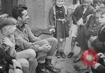 Immagine di Tedeschi a Monaco durante l'occupazione Monaco Germania, 1946, secondo 49 filmato di repertorio 65675070624