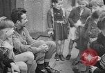Immagine di Tedeschi a Monaco durante l'occupazione Monaco Germania, 1946, secondo 50 filmato di repertorio 65675070624