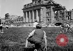 Immagine di Tedeschi a Monaco durante l'occupazione Monaco Germania, 1946, secondo 52 filmato di repertorio 65675070624