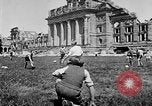 Immagine di Tedeschi a Monaco durante l'occupazione Monaco Germania, 1946, secondo 54 filmato di repertorio 65675070624