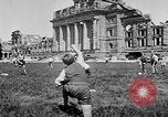 Immagine di Tedeschi a Monaco durante l'occupazione Monaco Germania, 1946, secondo 56 filmato di repertorio 65675070624
