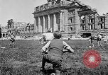 Immagine di Tedeschi a Monaco durante l'occupazione Monaco Germania, 1946, secondo 57 filmato di repertorio 65675070624