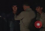 Immagine di Lyndon Baines Johnson alla base di Korat Della Thailandia, 1967, secondo 12 filmato di repertorio 65675070629