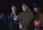 Immagine di Lyndon Baines Johnson alla base di Korat Della Thailandia, 1967, secondo 13 filmato di repertorio 65675070629