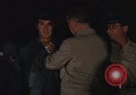 Immagine di Lyndon Baines Johnson alla base di Korat Della Thailandia, 1967, secondo 18 filmato di repertorio 65675070629