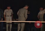Immagine di Lyndon Baines Johnson alla base di Korat Della Thailandia, 1967, secondo 35 filmato di repertorio 65675070629