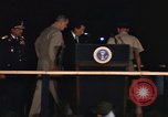Immagine di Lyndon Baines Johnson alla base di Korat Della Thailandia, 1967, secondo 36 filmato di repertorio 65675070629