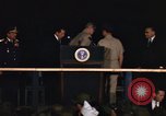 Immagine di Lyndon Baines Johnson alla base di Korat Della Thailandia, 1967, secondo 37 filmato di repertorio 65675070629