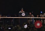 Immagine di Lyndon Baines Johnson alla base di Korat Della Thailandia, 1967, secondo 56 filmato di repertorio 65675070629