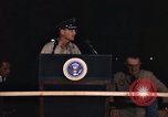 Immagine di Lyndon Baines Johnson alla base di Korat Della Thailandia, 1967, secondo 62 filmato di repertorio 65675070629