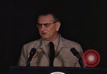 Immagine di Discorso di Lyndon Baines Johnson alla base di Korat Della Thailandia, 1967, secondo 8 filmato di repertorio 65675070630