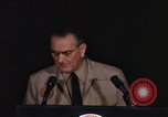 Immagine di Discorso di Lyndon Baines Johnson alla base di Korat Della Thailandia, 1967, secondo 12 filmato di repertorio 65675070630