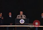 Immagine di Discorso di Lyndon Baines Johnson alla base di Korat Della Thailandia, 1967, secondo 34 filmato di repertorio 65675070630