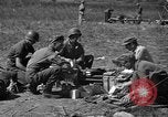 Standbild paratroop Invasion der Corregidor Mindoro (Philippinen), 1945, aus Sekunde 3 historischem Filmmaterial Videoclip 65675070642