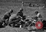 Standbild paratroop Invasion der Corregidor Mindoro (Philippinen), 1945, aus Sekunde 4 historischem Filmmaterial Videoclip 65675070642