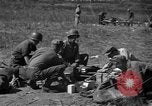 Standbild paratroop Invasion der Corregidor Mindoro (Philippinen), 1945, aus Sekunde 6 historischem Filmmaterial Videoclip 65675070642