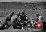 Standbild paratroop Invasion der Corregidor Mindoro (Philippinen), 1945, aus Sekunde 8 historischem Filmmaterial Videoclip 65675070642