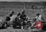 Standbild paratroop Invasion der Corregidor Mindoro (Philippinen), 1945, aus Sekunde 10 historischem Filmmaterial Videoclip 65675070642
