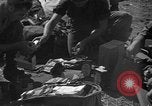 Standbild paratroop Invasion der Corregidor Mindoro (Philippinen), 1945, aus Sekunde 21 historischem Filmmaterial Videoclip 65675070642