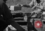 Standbild paratroop Invasion der Corregidor Mindoro (Philippinen), 1945, aus Sekunde 30 historischem Filmmaterial Videoclip 65675070642