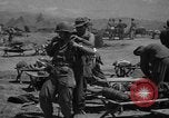 Immagine di Paratroop invasione Mindoro Filippine, 1945, secondo 20 filmato di repertorio 65675070643
