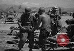Immagine di Paratroop invasione Mindoro Filippine, 1945, secondo 25 filmato di repertorio 65675070643