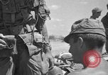 Immagine di Paratroop invasione Mindoro Filippine, 1945, secondo 28 filmato di repertorio 65675070643