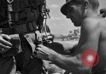 Immagine di Paratroop invasione Mindoro Filippine, 1945, secondo 33 filmato di repertorio 65675070643