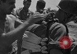 Immagine di Paratroop invasione Mindoro Filippine, 1945, secondo 38 filmato di repertorio 65675070643