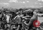 Immagine di Paratroop invasione Mindoro Filippine, 1945, secondo 53 filmato di repertorio 65675070643