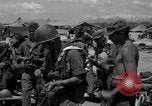 Immagine di Paratroop invasione Mindoro Filippine, 1945, secondo 58 filmato di repertorio 65675070643
