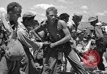 Immagine di Paratroop invasione Mindoro Filippine, 1945, secondo 61 filmato di repertorio 65675070643