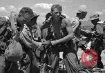 Immagine di Paratroop invasione Mindoro Filippine, 1945, secondo 62 filmato di repertorio 65675070643