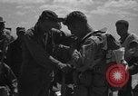 Immagine di Paratroop invasione del Corregidor Mindoro Filippine, 1945, secondo 42 filmato di repertorio 65675070644