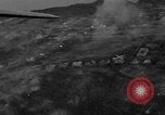 Standbild paratroop Invasion Corregidor Island Philippinen, 1945, aus Sekunde 15 historischem Filmmaterial Videoclip 65675070646