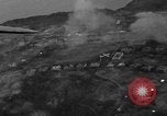 Standbild paratroop Invasion Corregidor Island Philippinen, 1945, aus Sekunde 16 historischem Filmmaterial Videoclip 65675070646