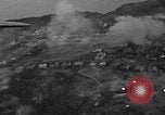 Standbild paratroop Invasion Corregidor Island Philippinen, 1945, aus Sekunde 17 historischem Filmmaterial Videoclip 65675070646