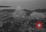 Standbild paratroop Invasion Corregidor Island Philippinen, 1945, aus Sekunde 18 historischem Filmmaterial Videoclip 65675070646