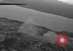 Standbild paratroop Invasion Corregidor Island Philippinen, 1945, aus Sekunde 20 historischem Filmmaterial Videoclip 65675070646