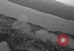 Standbild paratroop Invasion Corregidor Island Philippinen, 1945, aus Sekunde 21 historischem Filmmaterial Videoclip 65675070646
