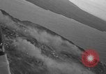 Standbild paratroop Invasion Corregidor Island Philippinen, 1945, aus Sekunde 26 historischem Filmmaterial Videoclip 65675070646