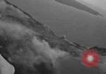Standbild paratroop Invasion Corregidor Island Philippinen, 1945, aus Sekunde 30 historischem Filmmaterial Videoclip 65675070646