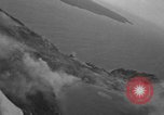 Standbild paratroop Invasion Corregidor Island Philippinen, 1945, aus Sekunde 31 historischem Filmmaterial Videoclip 65675070646