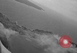 Standbild paratroop Invasion Corregidor Island Philippinen, 1945, aus Sekunde 33 historischem Filmmaterial Videoclip 65675070646