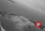 Standbild paratroop Invasion Corregidor Island Philippinen, 1945, aus Sekunde 35 historischem Filmmaterial Videoclip 65675070646