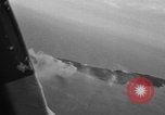 Standbild paratroop Invasion Corregidor Island Philippinen, 1945, aus Sekunde 38 historischem Filmmaterial Videoclip 65675070646