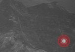 Standbild paratroop Invasion Corregidor Island Philippinen, 1945, aus Sekunde 40 historischem Filmmaterial Videoclip 65675070646