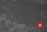 Standbild paratroop Invasion Corregidor Island Philippinen, 1945, aus Sekunde 41 historischem Filmmaterial Videoclip 65675070646